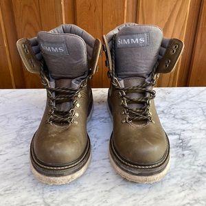 Simms mens size 8 fishing boot felt bottom